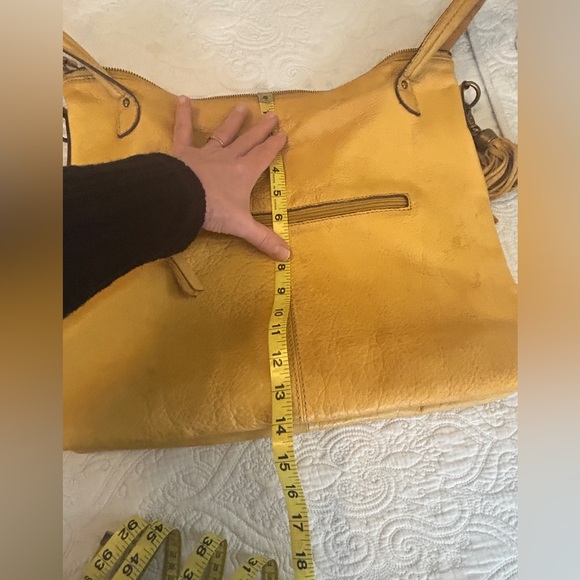 Well loved Lucky Brand 100% leather boho bag.  Large!  Yellow/distressed - Picture 13 of 15